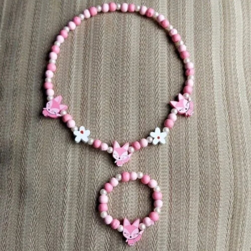 NEW! Set of Necklace and Bracelet.